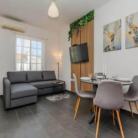 Nyaraló Seaside Getaway For 5 *